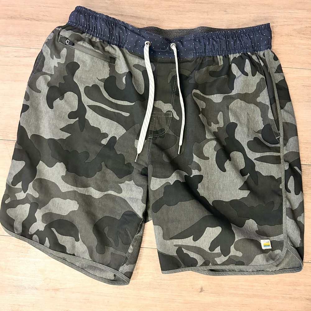 Vuori Banks Short Camo M
